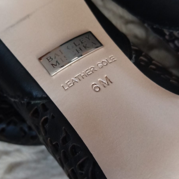 Badgley Mischka ankle heels - Picture 4 of 8